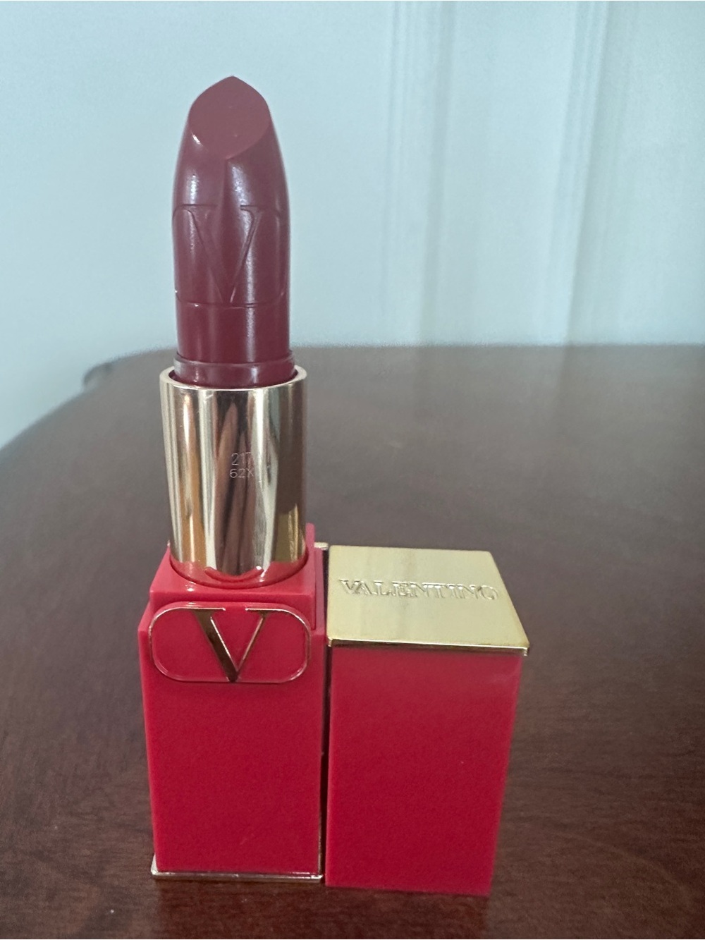 Valentino satin Lipstick - 217a